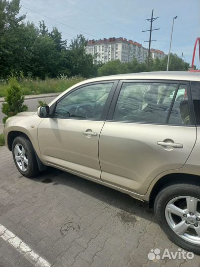 Toyota RAV4 2.0 AT, 2006, 220 000 км