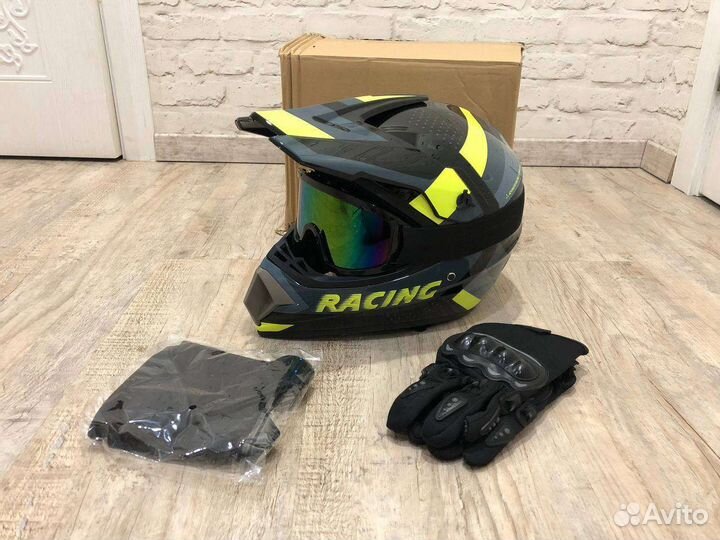 Шлем для мотокросса с очками, перчатками и маской