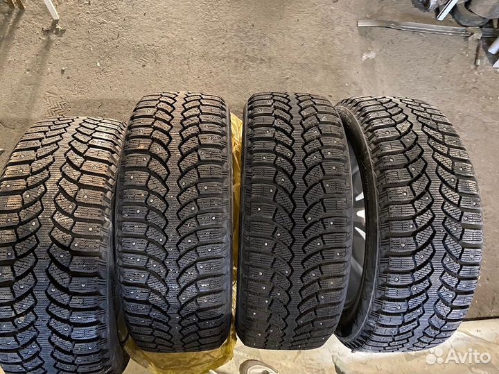 Bridgestone Blizzak Spike-01 215/55 R17 98