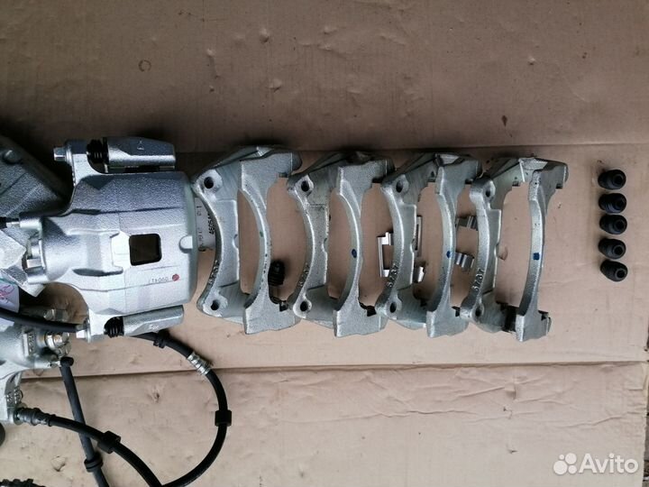 Скоба суппорта переднего Mitsubishi 4605A216 Outla
