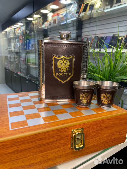 Походный набор (фляжка/шахматы)