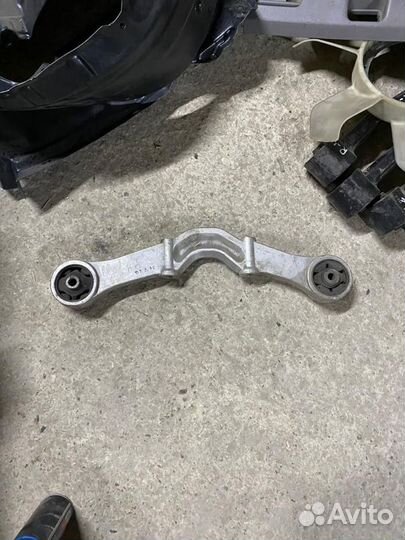 Mitsubishi Pajero 4 опора заднего редуктора