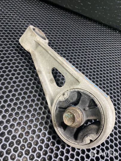 Подушка опора МКПП нижняя Chevrolet spark m300