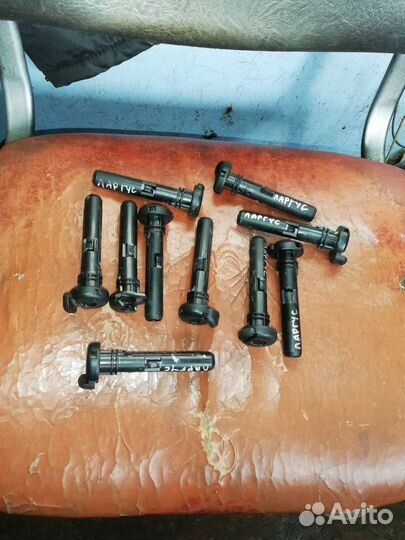 Направляющая подголовника Лада Ларгус