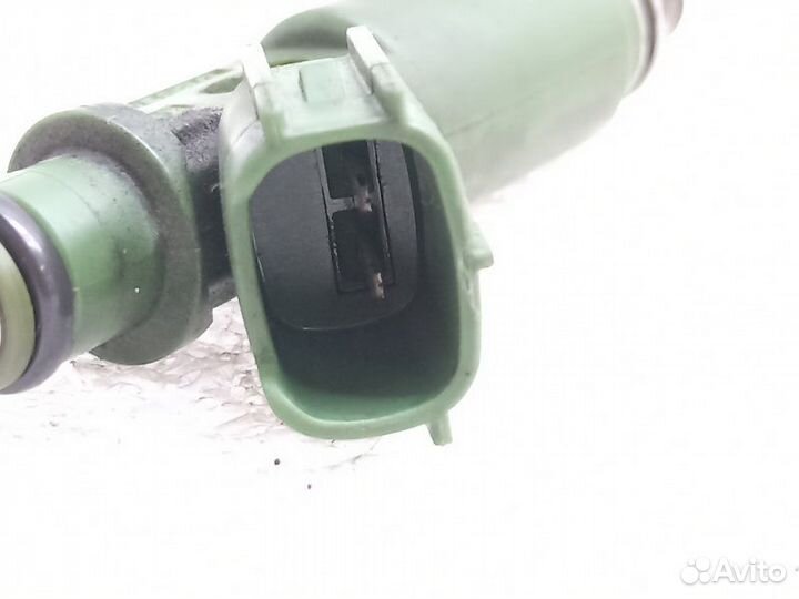 Форсунка топливная Toyota Wish ZNE10G 1.8 1zzfe