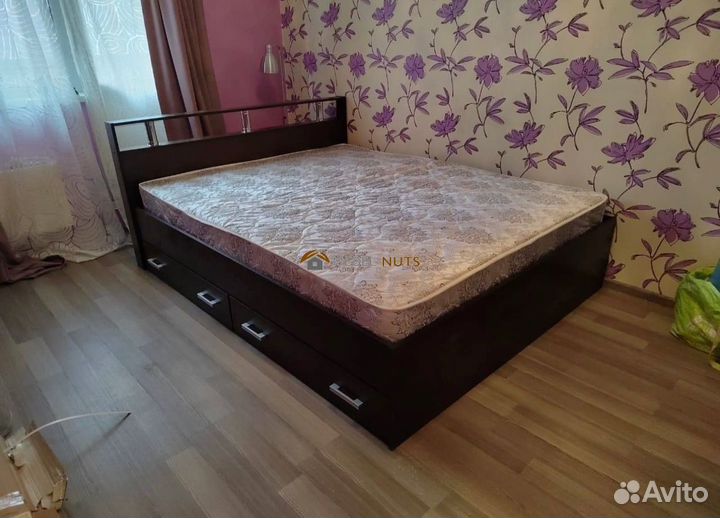 Кровать двуспальная