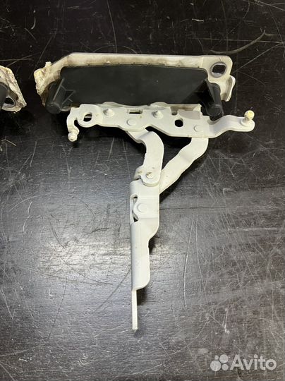 Петля капота мерседес w218 cls500 4matic