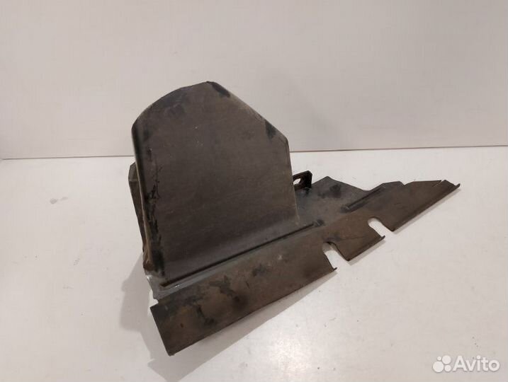 Дефлектор радиатора передний левый Ford Focus 2