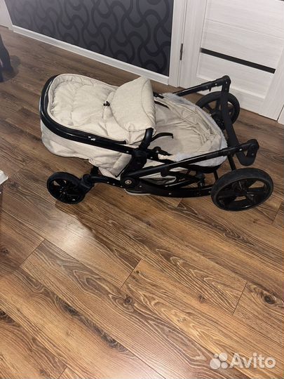 Коляска прогулочная