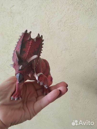 Динозавр трицератопс