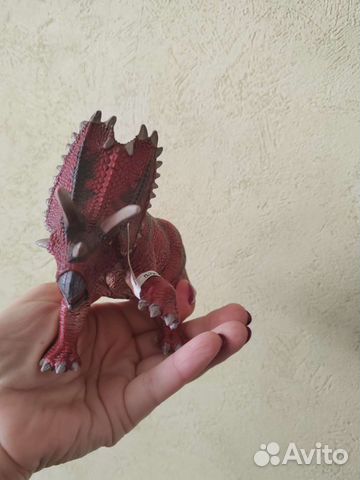 Динозавр трицератопс