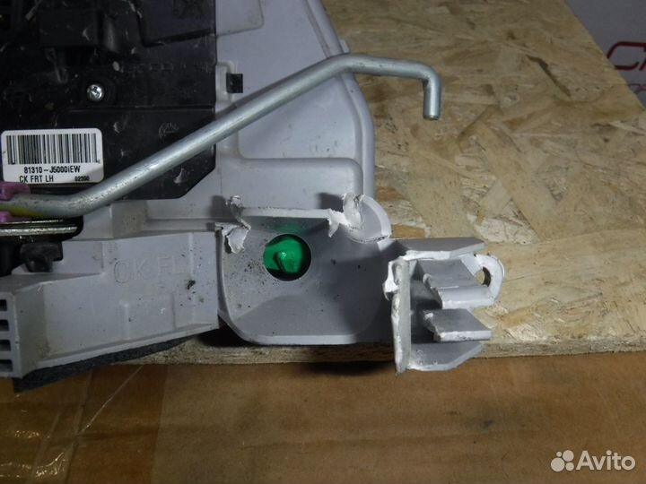 Замок двери передний левый Kia Stinger (2017+)