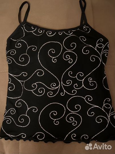 Майка с узорами из блесток