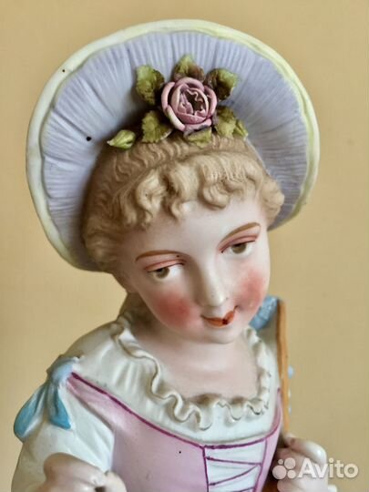 Парные статуэтки.34 см Бисквитный фарфор.Германия