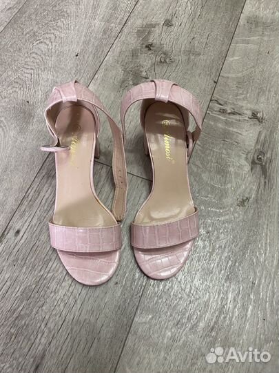 Босоножки женские