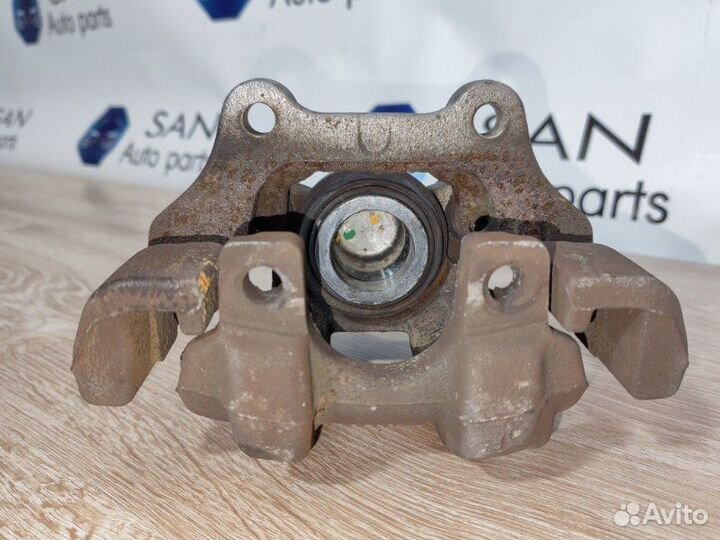 Суппорт задний правый Bmw 3 F30 N20B20 2012