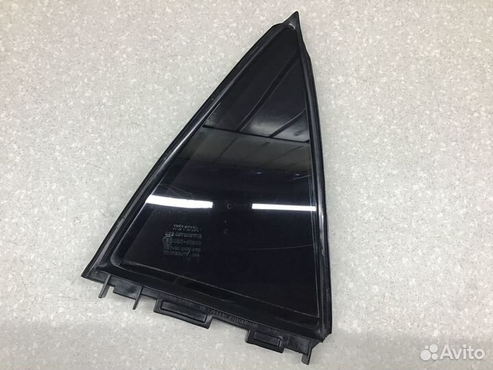 Стекло двери задней правой Toyota Auris (E15) 2006