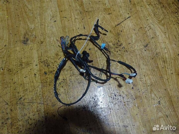 Проводка двери Mitsubishi Carisma (DA) 1995-1999