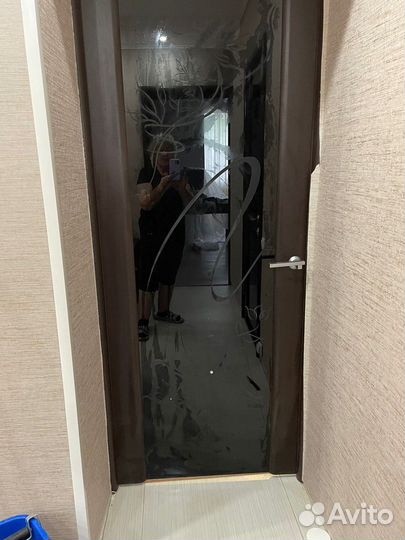 Дверь со стеклом и коробом