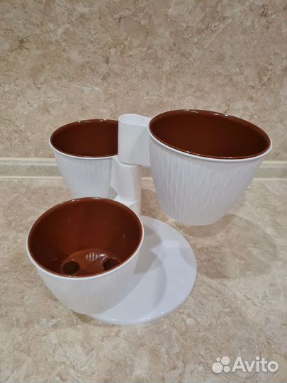 Подставка для цветов пластмассовая