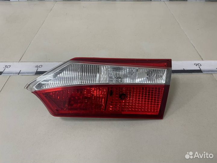 Фонарь задний внутренний правый Toyota Corolla E18