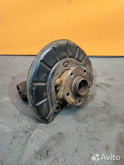 Кулак поворотный передний Volkswagen Tiguan 5N1