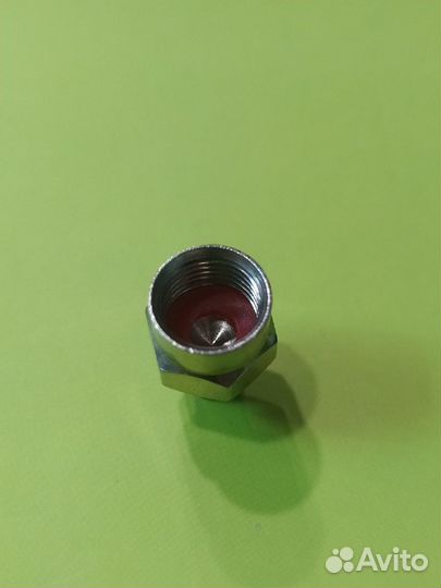 Колпачок для ниппеля металл со съемником золотника