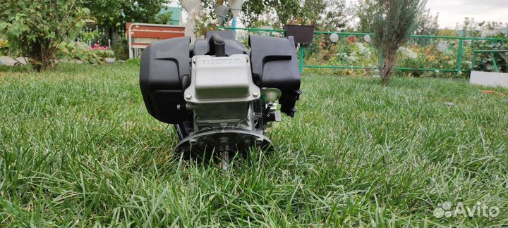 Двигатель от бензиновой газонокосилки Husqvarna