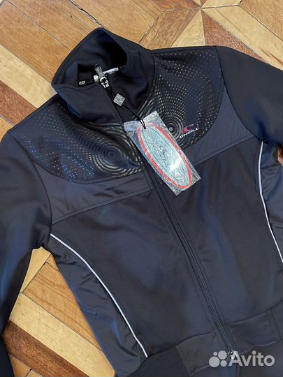 Продается спортивный костюм на девочку