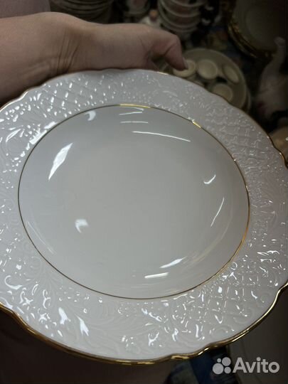 Тарелка с золотым кантом