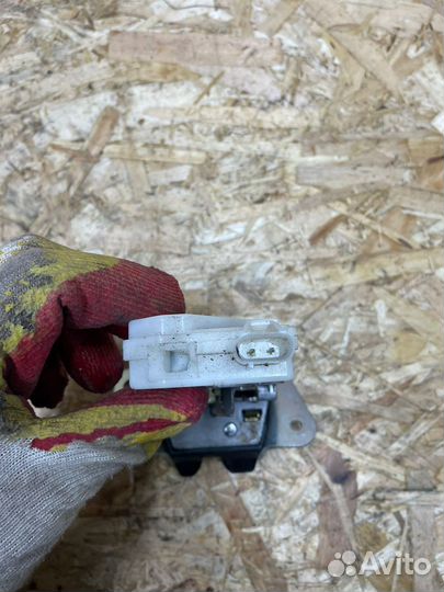 Замок крышки багажника mitsubishi outlander xl