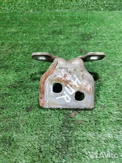 Петля двери Renault Logan