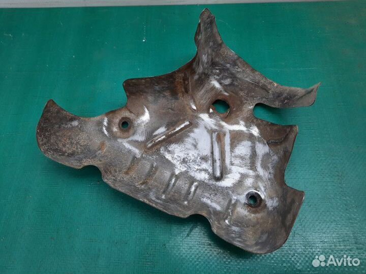 Тепловой экран выпускного коллектора Renault Logan