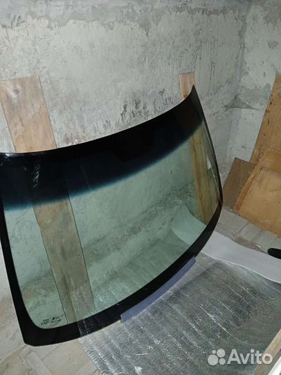 Лобовое стекло X60