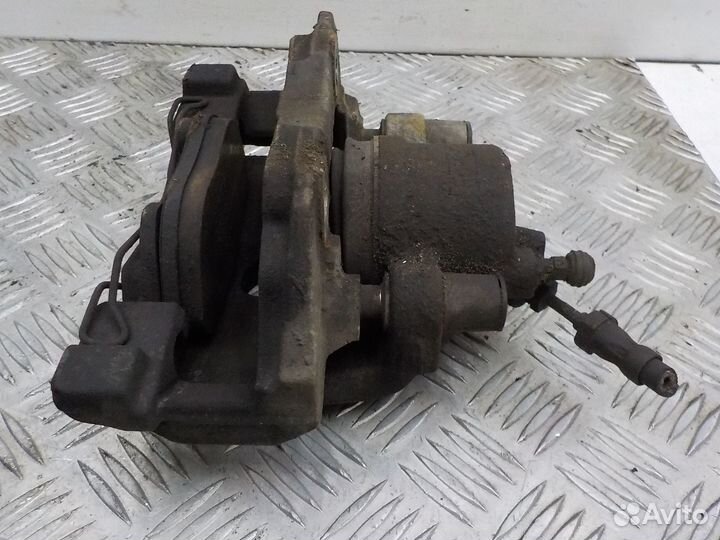 Суппорт тормозной передний правый Ford Focus III 2