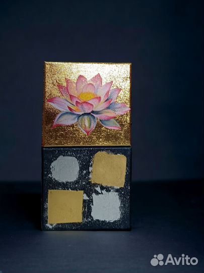 Картина маслом на холсте лотос с поталью