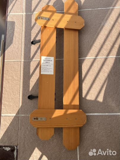 Вешалка настенная деревянная