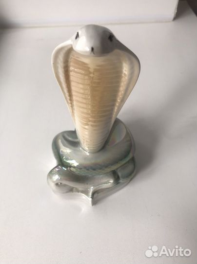 Статуэтка фарфоровая Змея