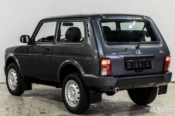 Крышка Нива 4х4 Дверь багажника пластиковая