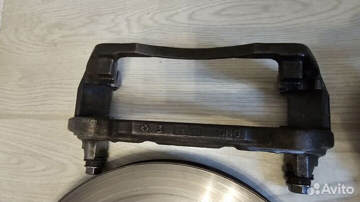 Скоба суппорта VAG