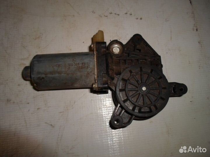 Моторчик стеклоподъемника (Toyota Avensis)