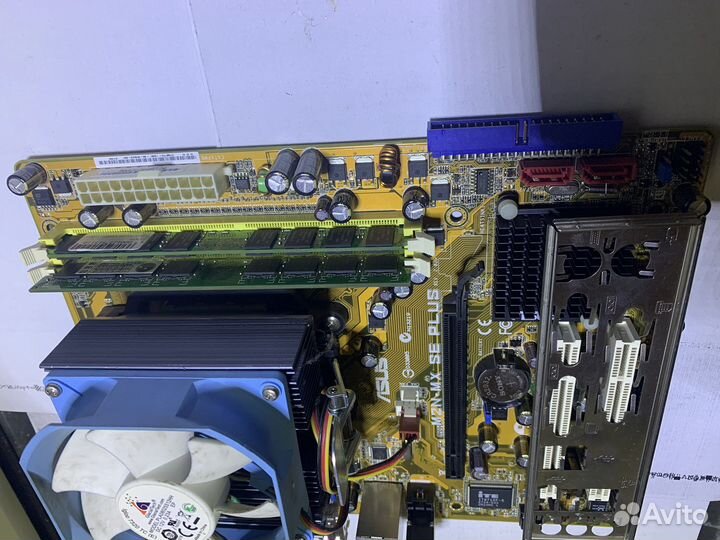 Материнская плата с 4гб озу и 2 ядерным cpu