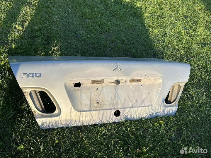 Крыжка багажника