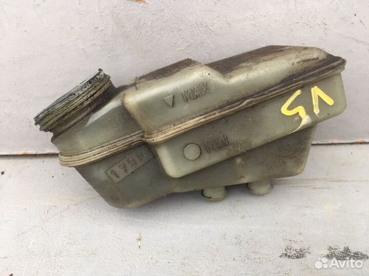 Бачок главного тормозного цилиндра Volkswagen Tran