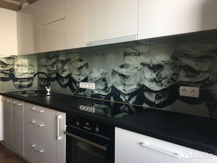 Стеклянный фартук для кухни