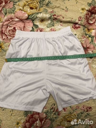 Спортивные футбольные шорты и гетры