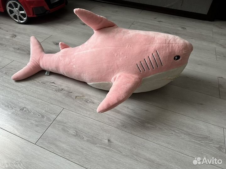 Большая мягкая игрушка акула