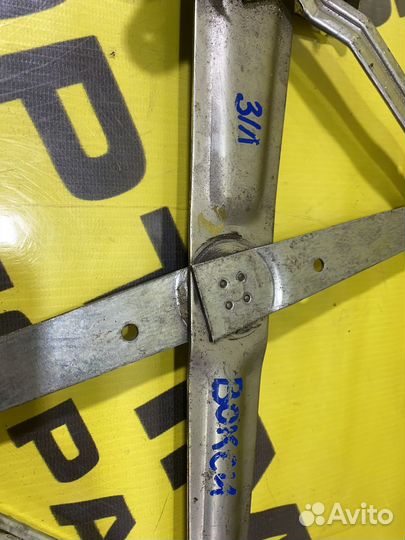 Стеклоподъемник задний левый Toyota Voxy