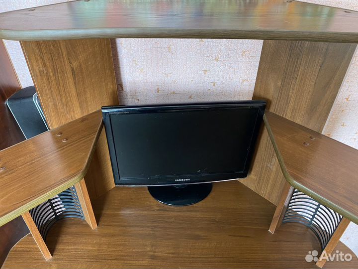 Компьютерный стол