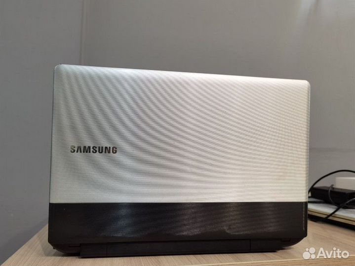Ноутбук Samsung Np300e5a-S05ru Core I5